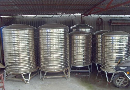 Stainless steel water tank/