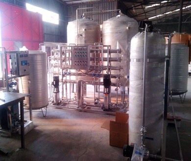 20150120Manager Zhang1Ton of two-stage high-purity water1_Copy.jpg